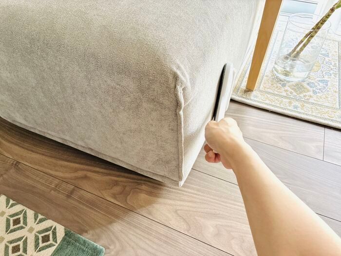 【セリア】コロコロの使用頻度が減るかも！？家中で使えた『2WAYブラシ』車にもあると便利♪ 