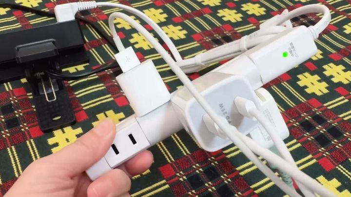 ダイソーの「回転式充電タップ」