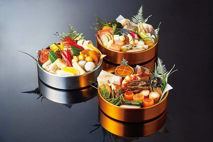 ●【高麗橋 𠮷兆】 / 6人用、三重折（和風） 356,400円 約40品