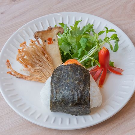 【大阪府大阪市】小鳥と触れ合えるカフェ「ことりすまいる」に秋らしい期間限定メニューが登場