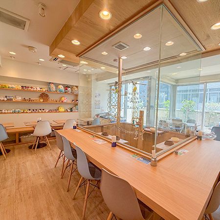 【大阪府大阪市】小鳥と触れ合えるカフェ「ことりすまいる」に秋らしい期間限定メニューが登場