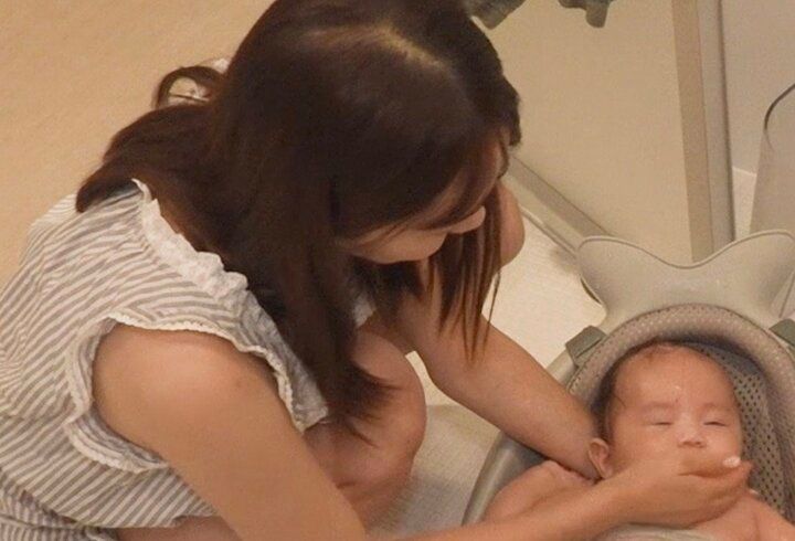 【写真・画像】「ほぼ毎年男児を出産」40歳元グラドル、四男の沐浴動画を公開し「可愛い」「癒し動画」「母乳でそう」の声 1枚目