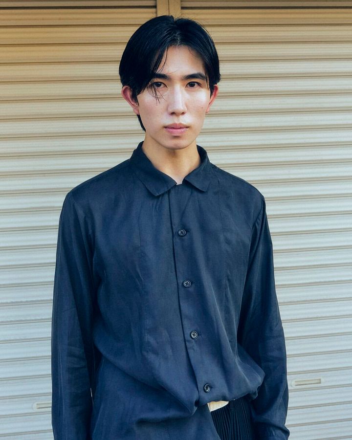 【20代スナップ＠吉祥寺】モノトーンコーデに白×黒のローファーをポイントで効かせて