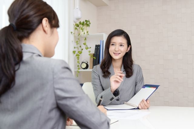 商談中の女性