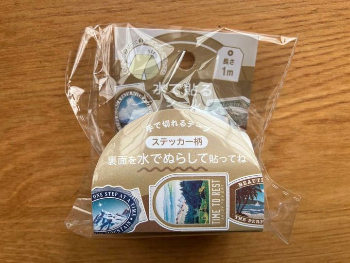 セリア：水で貼るシールミシン目入り ステッカー柄