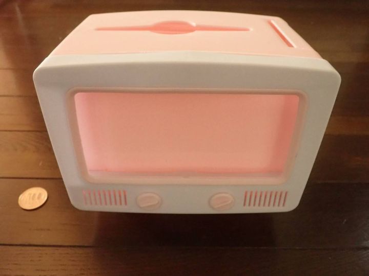 ダイソー：テレビ型スマホスタンド(ティッシュボックス、ペン立て付)