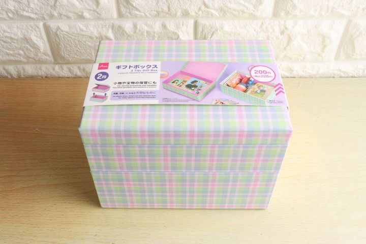 ダイソーの2段ギフトボックス、パッケージ付きの全体像