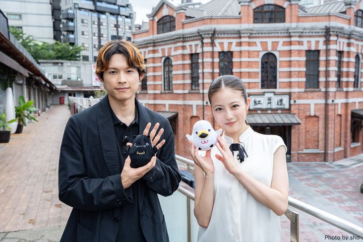 映画『白鳥とコウモリ』台湾レッドカーペット＆舞台あいさつにて （C）2026「白鳥とコウモリ」製作委員会 width=