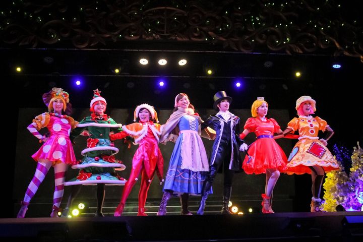 冬季限定エンターテインメントショーとクリスマスマーケット
