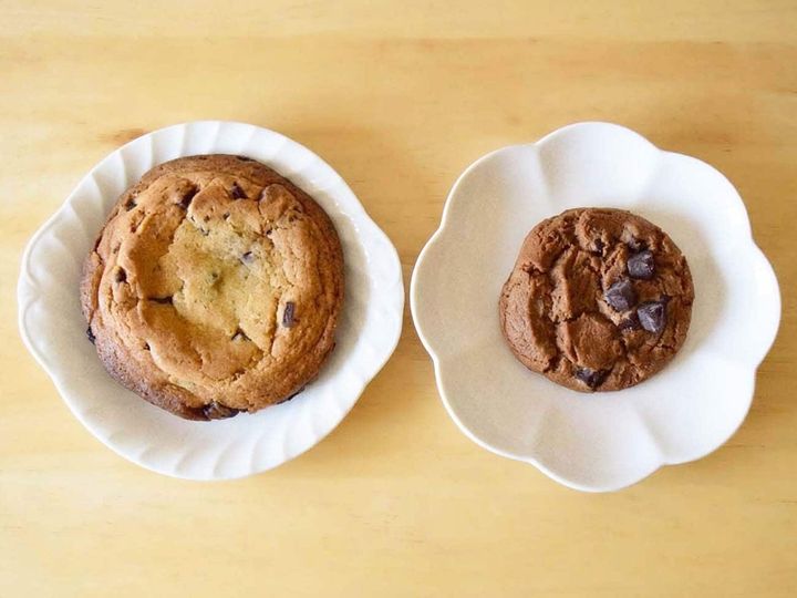 セブンとスタバのチョコクッキーを比較