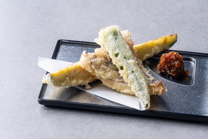 【長野・上田御膳】黒アワビ茸・オクラ・長ナスの天ぷらと切り干し大根味噌