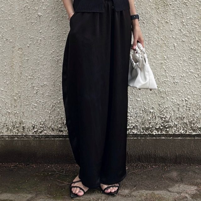 しまむら「サテンドロストワイドパンツ」