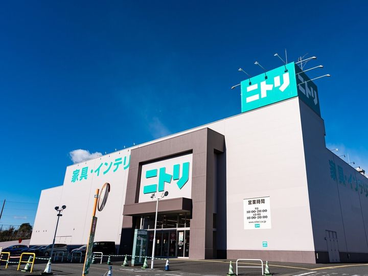 「ニトリ」から発売されている「大型室内物干し(BH02)」「折りたためるランドリーバスケット38L」「ワンタッチ取り込みスライドアーム8連ハンガー（ホワイト）」が人気を集めています。購入者のレビューでも高く評価されている同商品の魅力を紹介します。