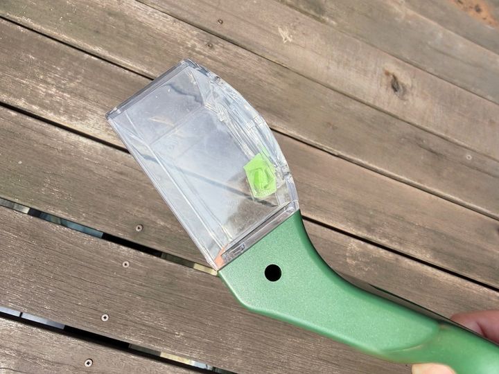 外に出たら底面を開いてリリースする
