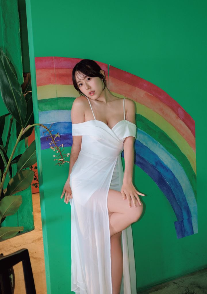 音羽美奈のファースト写真集『かなでる。』より 双葉社・撮影／鈴木ゴータ プロデュース／松浦健一 width=