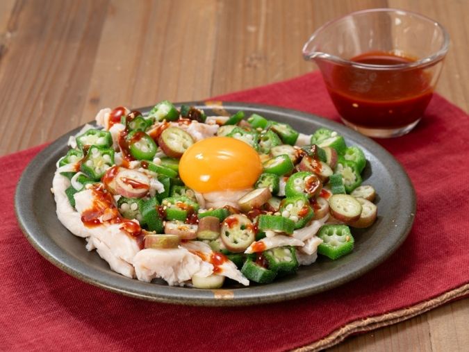オクラと蒸し鶏のピリ辛ユッケ