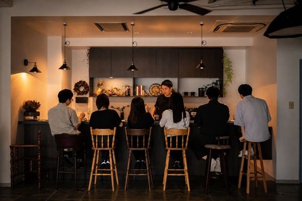【東京都中央区】ラウンジで一杯飲みながら撮影する新サービス「After Work Portrait」が開始！
