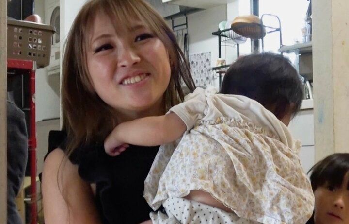 【写真・画像】“1男8女の大家族”美人シンママ（37）、ご近所さんとの関係を告白「しょっちゅう怒られてます」 1枚目