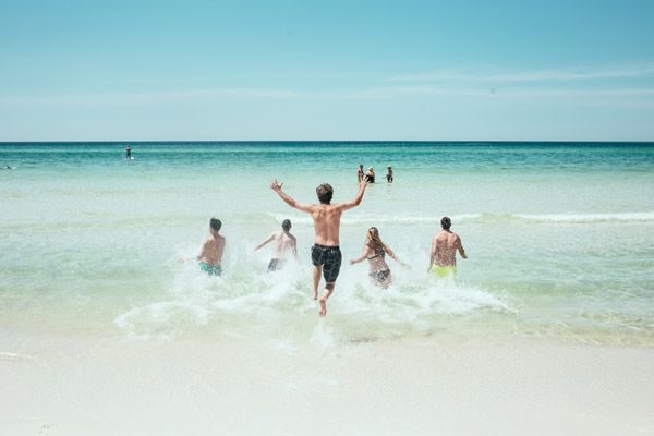 多様化する沖縄の旅人たちへ！新しい滞在の選択肢「ARAPANA HOSTEL」北谷に誕生