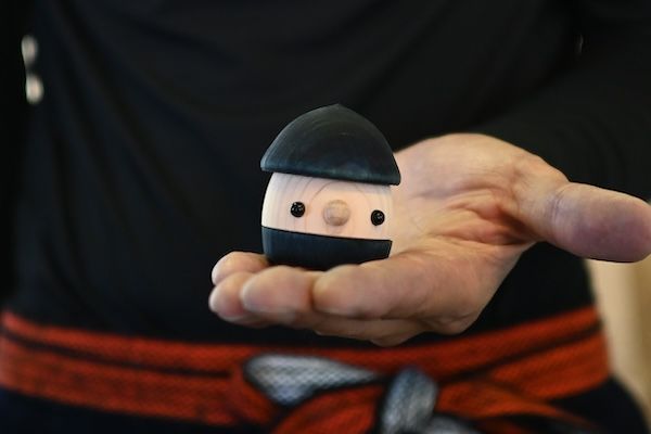 川口の木型技術がつなぐ、埼玉産の木のおもちゃ「藍染どんぐりころころ」を発売