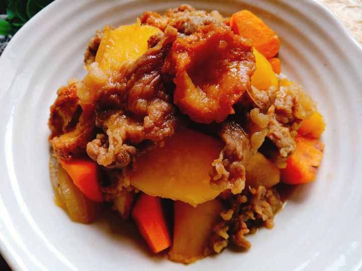 トロトロでジュワ～‼油麩入り肉じゃが