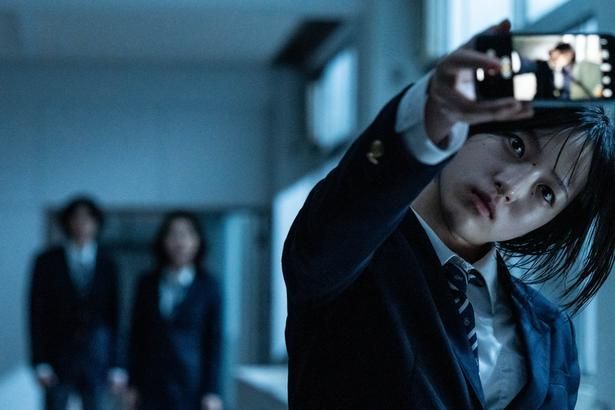 【写真を見る】『呪いのスマホ』より本予告映像と場面写真が到着 [c]「呪いのスマホ」製作委員会