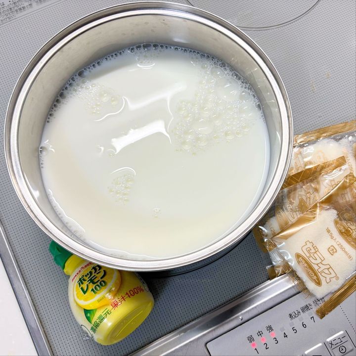 ポッカレモン100 de レモンの果肉入りミルクレモンプリン