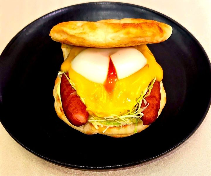 「月見フォカッチャ～黄金チーズソース～」