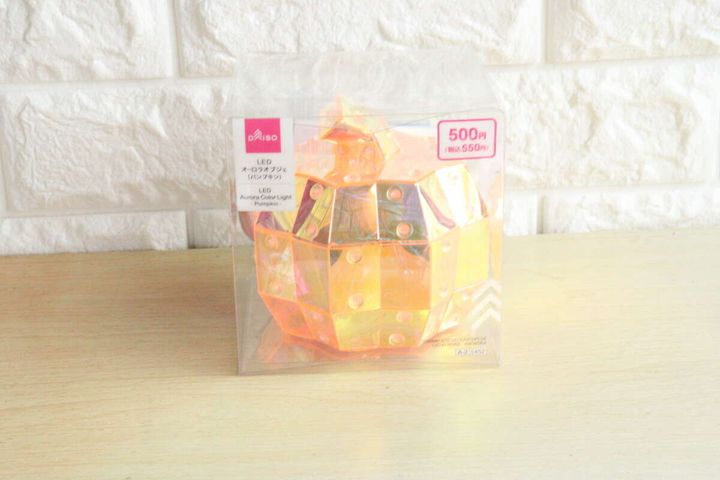 透明なパッケージに入ったパンプキン型LEDオブジェ