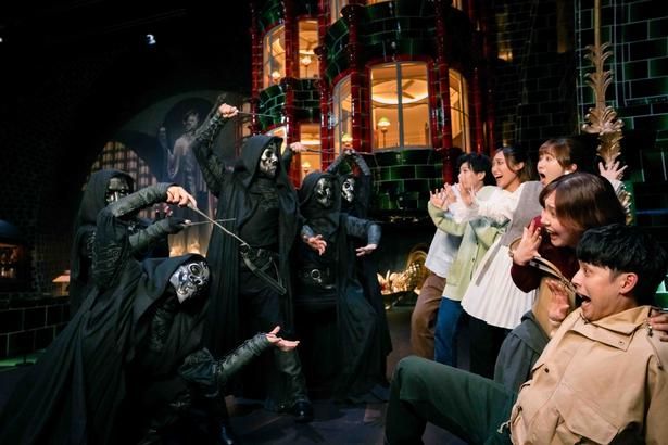 スタジオツアー東京が死喰い人(デスイーター)に占拠され、闇の魔術が渦巻く危険で不穏な世界へと変貌…！ Warner Bros. Studio Tour Tokyo – The Making of Harry Potter.