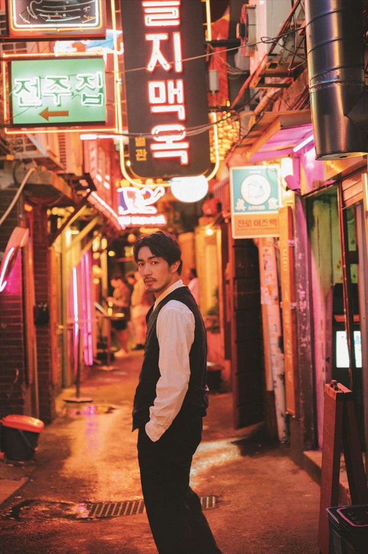 大谷亮平1st写真集『ROAD AHEAD』カット width=