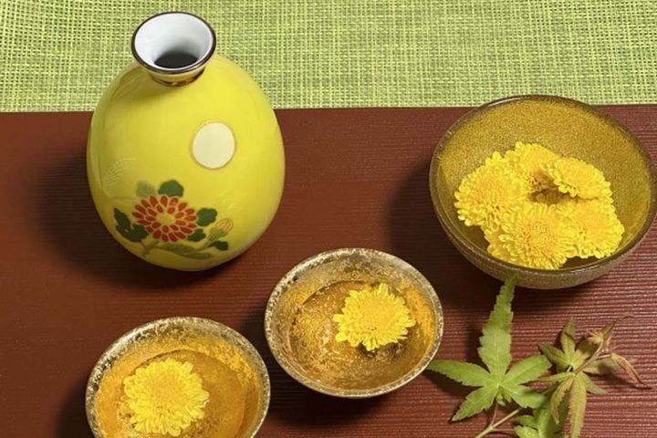9月9日は重陽の節句。菊の香りをお酒に移した菊酒などを、不老長寿を願っていただきます。
