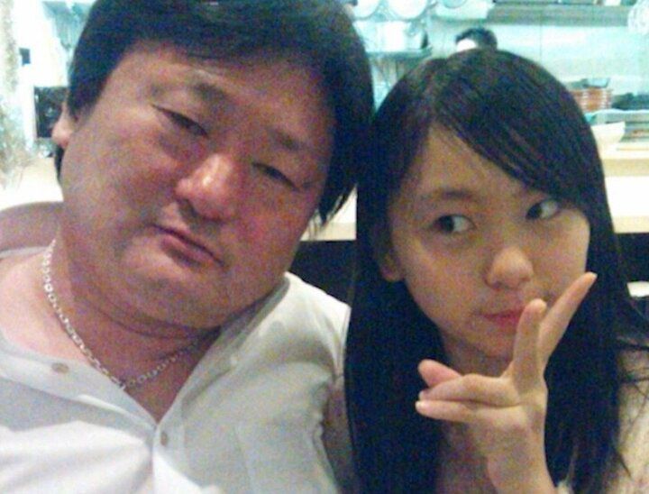 【写真・画像】25歳コンカフェ嬢、学生時代の父との2ショットに驚きの声「お父さん、こわっ！」 1枚目