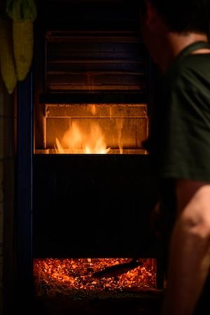 【福岡県福岡市】食材に合わせて火を選ぶ、薪火レストランSMOKE DOORの新店舗が福岡・春吉にOPEN