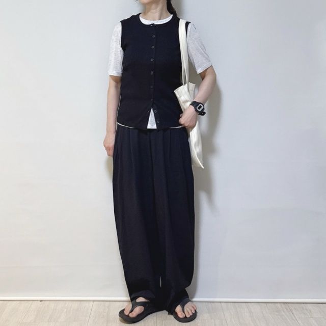 UNIQLO「フロントオープンシェルトップTノースリーブ」