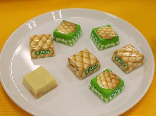 メロンパン風味チョコの中にバタークッキーとザラメを入れた「チロルチョコ(ファミマ・ザ・メロンパン風味)」(151円/9月8日発売)