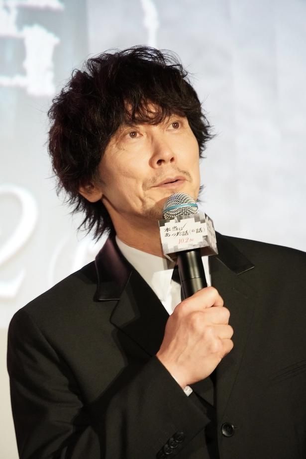 舞台演出家の加藤役を演じる佐々木蔵之介