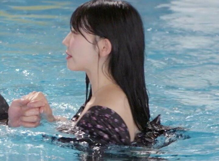 穴あき水着が話題の大モテ紅白出場アーティスト