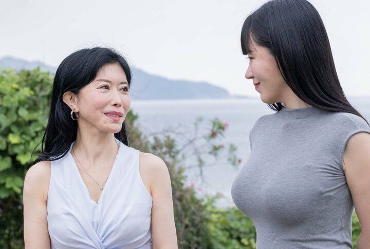 【写真・画像】「親同伴恋リア」26歳グラドルの美人母、職業は手相鑑定士「人相を見て…」娘の彼氏をチェック 1枚目