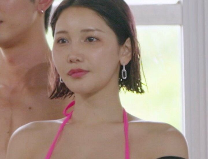 「小さすぎる水着」が話題のグラドル