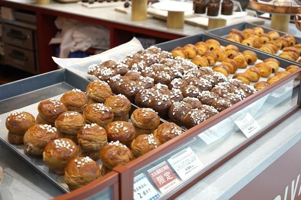 ゴディパンには、大丸福岡天神店限定商品をはじめとするパンがずらりと並ぶ