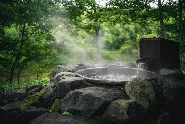 専用温泉露天風呂を完備したフラッグシップ客室「Hut(温泉露天風呂付き)」