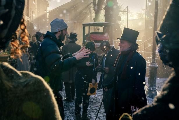 【写真を見る】主演のジョニー・デップと監督のタイ・ウェストを捉えたメイキング写真 [c] 2026 Paramount Pictures. All Rights Reserved.