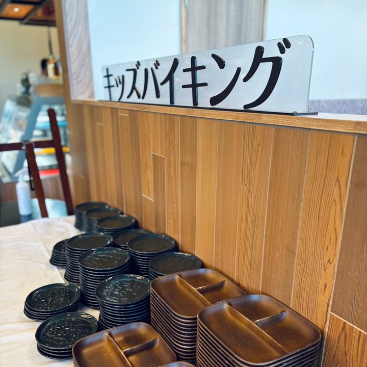 白樺湖池の平リゾート新本館での食事は子どもが大好きなビュッフェ。圧巻の種類の豊富さ！キッズ専用のキッズバイキングもあり。