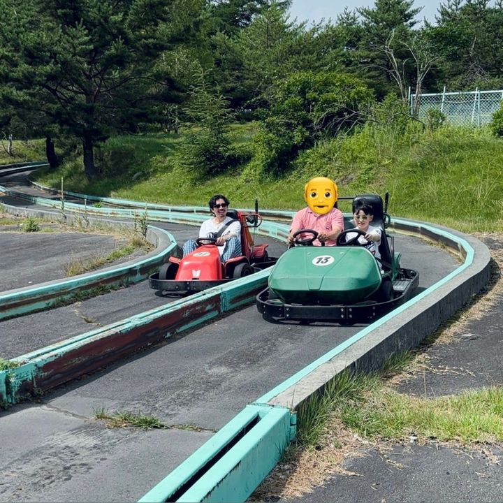 白樺湖池の平リゾートにある、池の平ファミリーランドは子どもの大好きがつまってる！森の遊園地のゴーカート