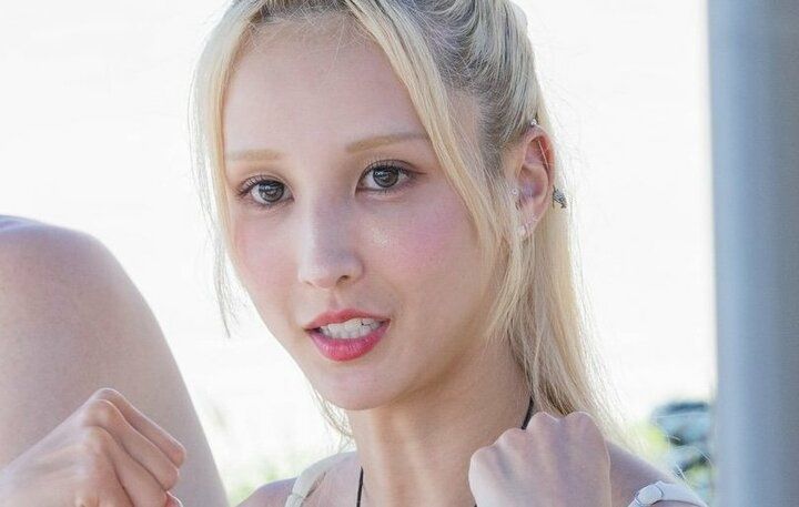 【写真・画像】「親同伴恋リア」27歳バーレスクダンサー、母親との関係を告白「お母さんはなんでもいうこと聞いてくれる」 1枚目