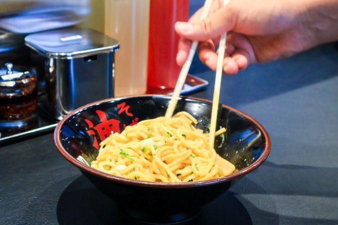 東京油組総本店 中洲川端組 混ぜる