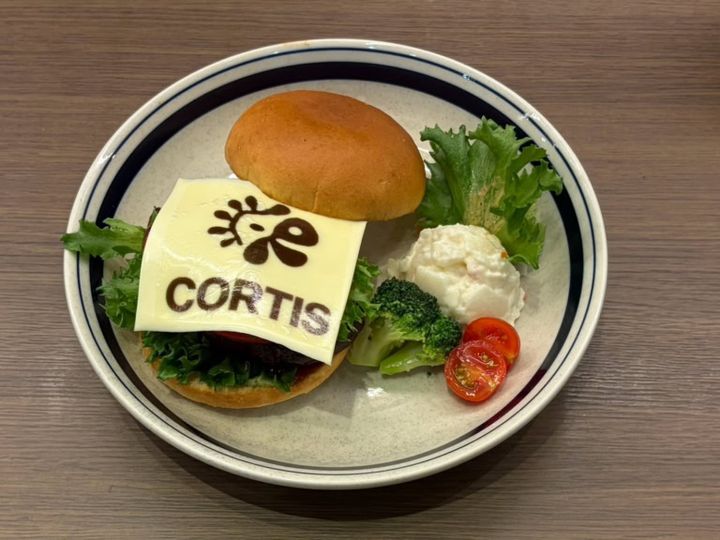 CORTISカフェ GREENGREEN BURGER〜ジェノベーゼのチーズハンバーガープレート〜 2