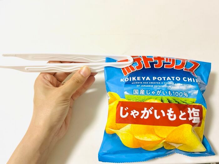 【セリア】手が汚れず超快適！大人気「スナックトング」に待望の新機能。使わないときまで大活躍の優れもの♡