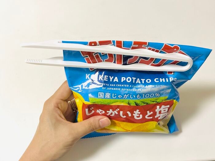 【セリア】手が汚れず超快適！大人気「スナックトング」に待望の新機能。使わないときまで大活躍の優れもの♡